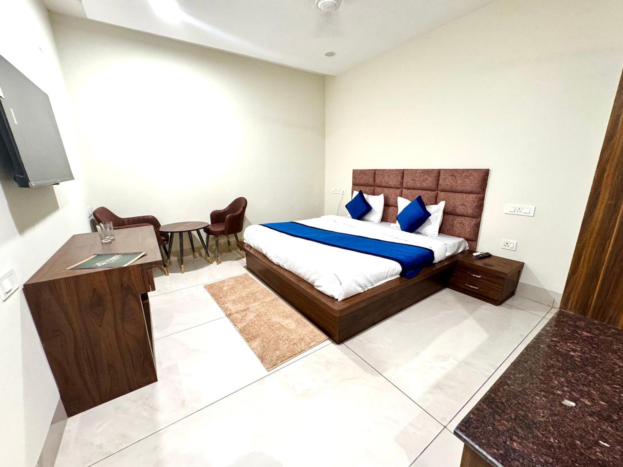 Hotel Prism Grand à Zirakpur Extérieur photo
