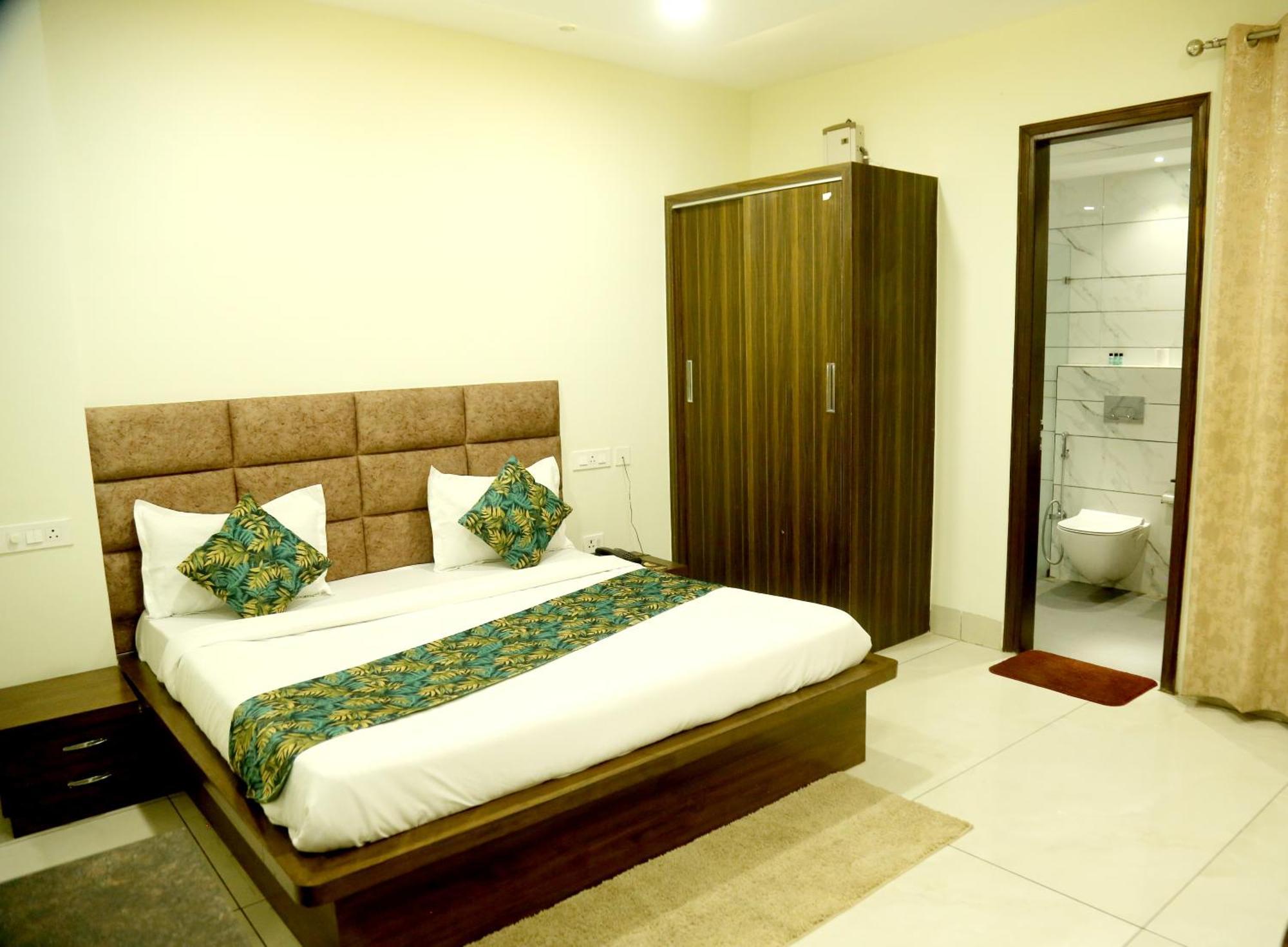 Hotel Prism Grand à Zirakpur Extérieur photo