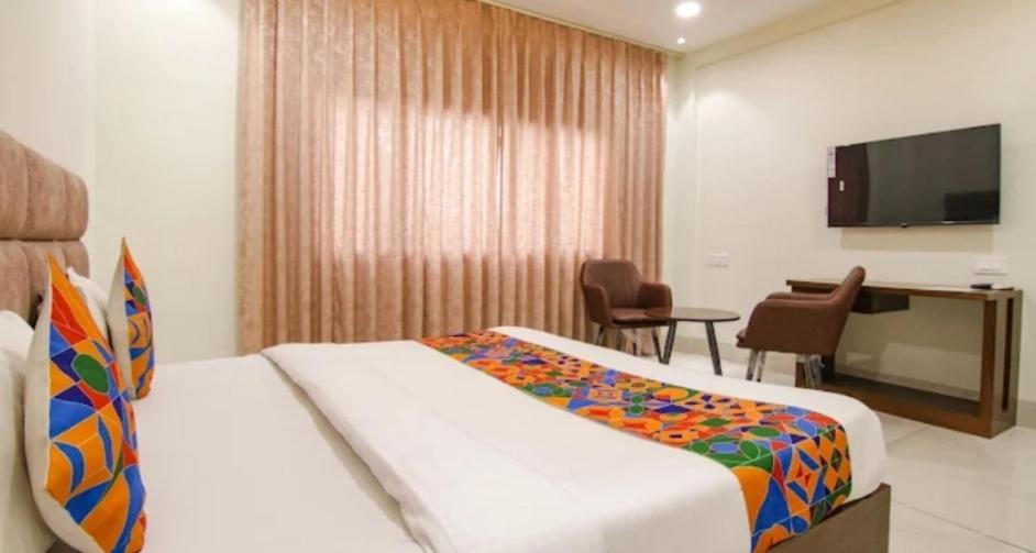 Hotel Prism Grand à Zirakpur Extérieur photo